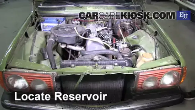 1983 Mercedes-Benz 200D 2.0L 4 Cyl. Diesel Liquide essuie-glace Ajouter du liquide